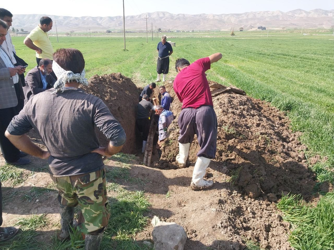 رفع شکستگی خط انتقال آب ۳ روستای شهرستان گیلانغرب