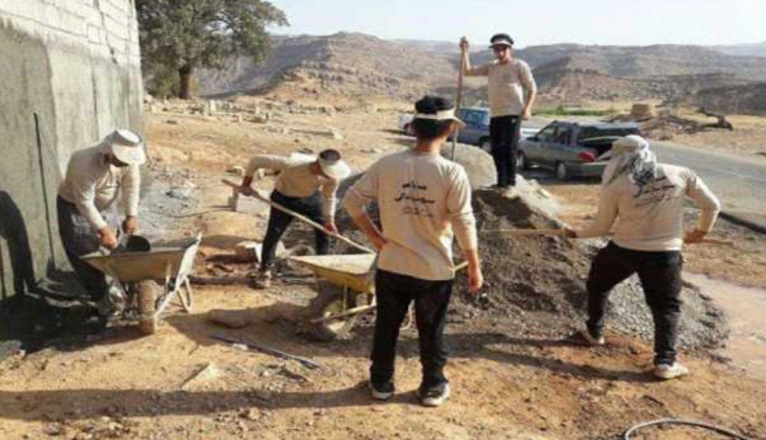 بسیج سازندگی در قالب دو قرارگاه اقتصاد مقاومتی و قرارگاه سازندگی محرومیت‌زدایی در راستای خدمات‌رسانی به مردم و هموطنان قدم‌های مهمی برداشته است