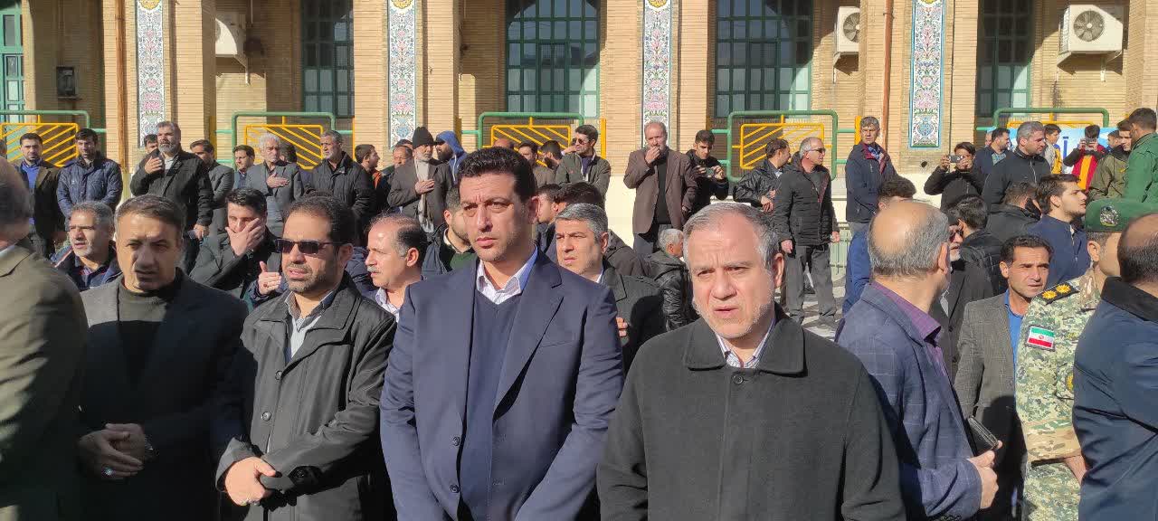 حضور مدیرعامل و کارکنان شرکت برق منطقه‌ای غرب در مراسم تشییع پیکر مطهر شهید مدافع حرم در کرمانشاه