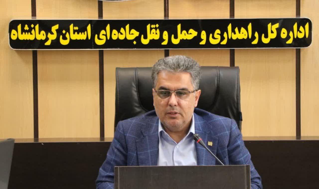 انجام ۷۵۰ کیلومترباند عملیات برف‌روبی در محورهای مواصلاتی استان کرمانشاه