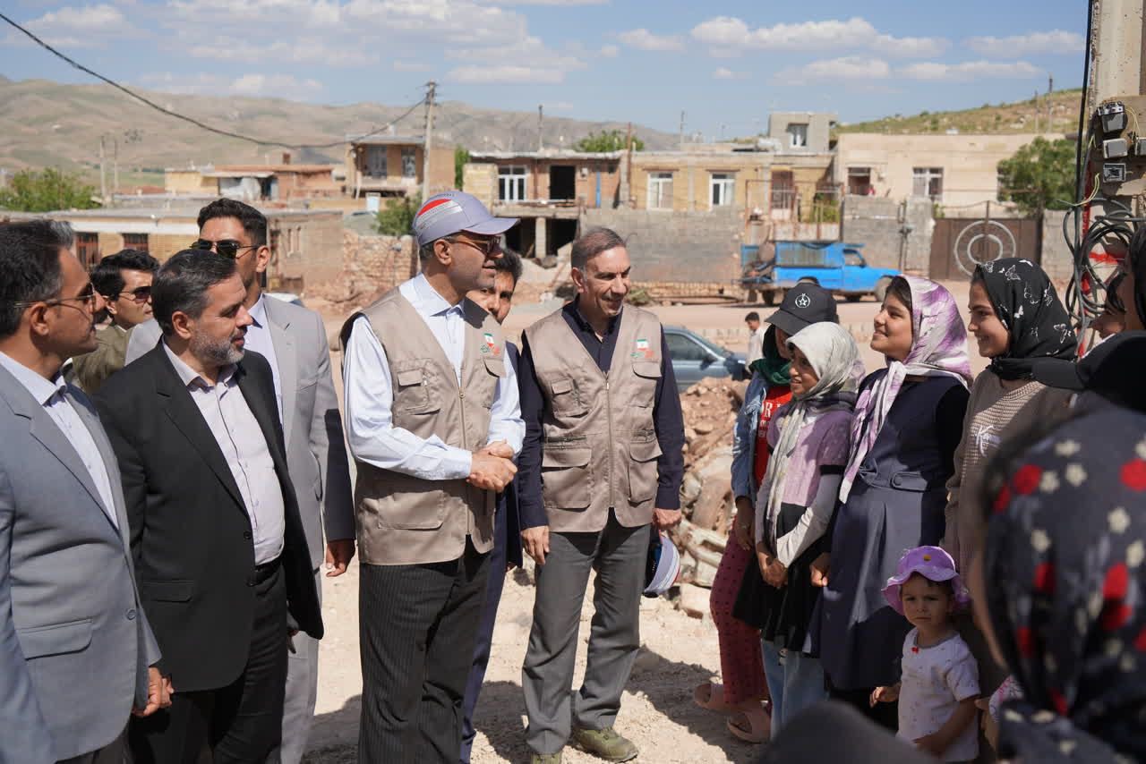 مراسم خشتگذاری مدرسه روستای داربدره با حضور استاندار کرمانشاه