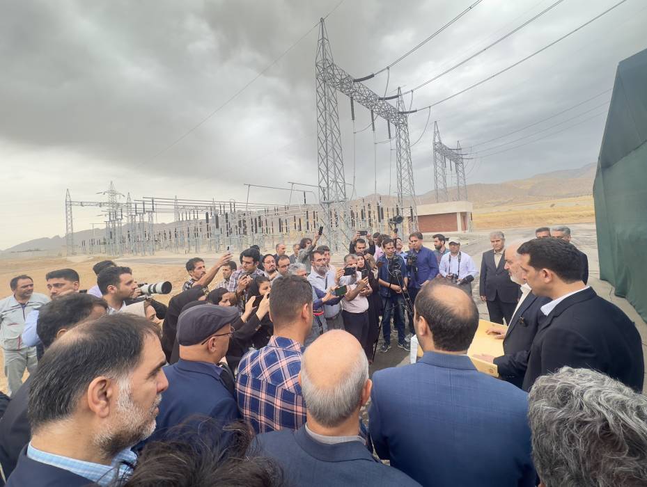 بازدید خبرنگاران از تاسیسات پست۴۰۰/۲۳۰ کیلوولت بازی دراز