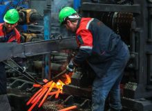 بی‌تعهدی صنایع انرژی‌بر در ساخت نیروگاه عامل تشدید ناترازی برق کشور