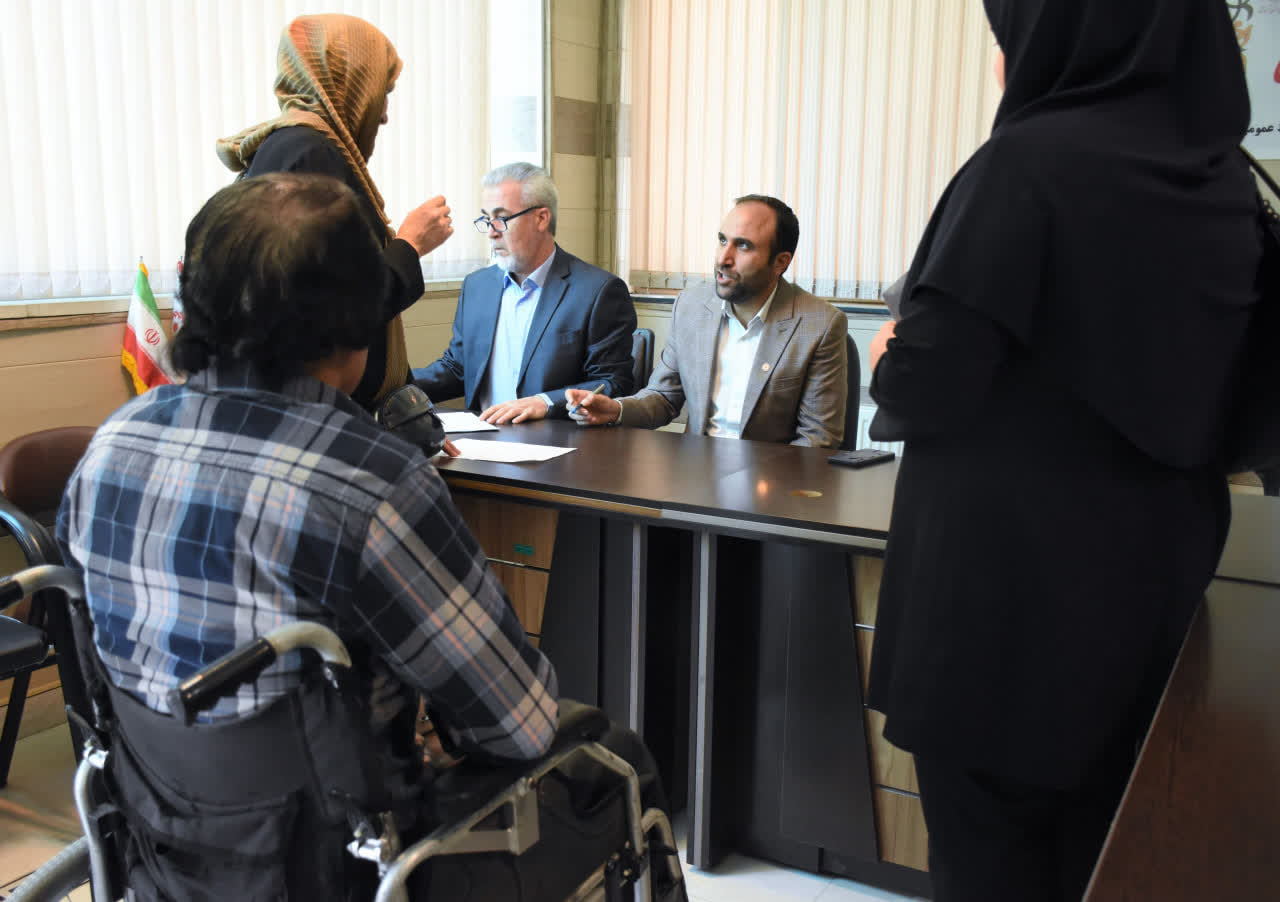 میز ارتباطات مردمی بهزیستی در هفته ملی سالمندان