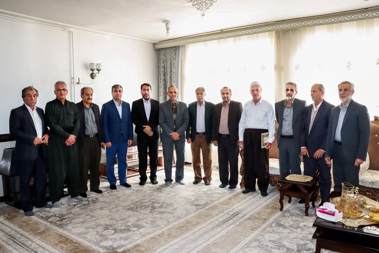 تجلیل از سرمایههای انسانی؛ عیادت مدیران مخابرات کرمانشاه از همکار بازنشسته در جوانرود