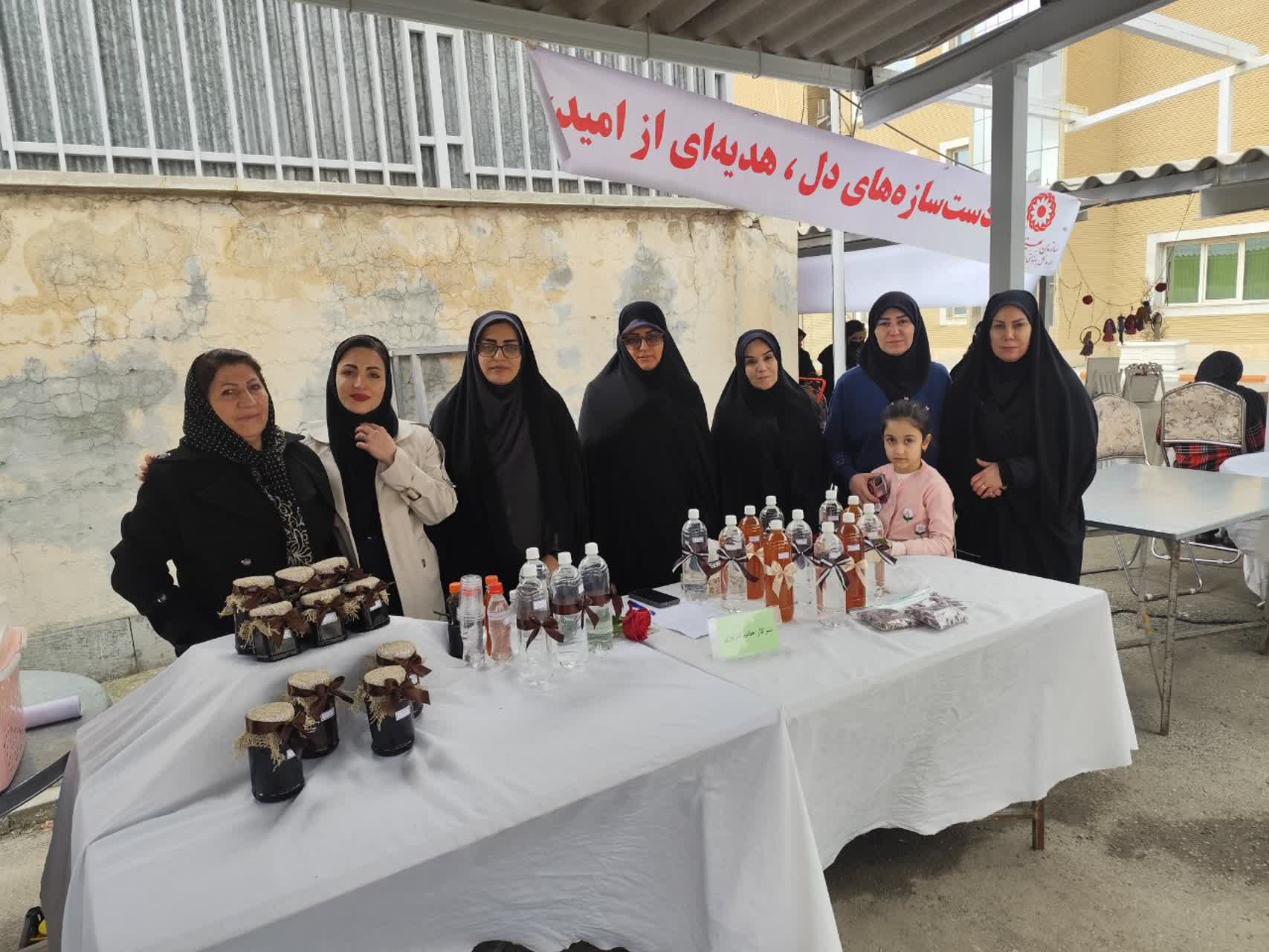 برپایی بازارچه خیریه محصولات خانگی در شرکت گاز استان کرمانشاه